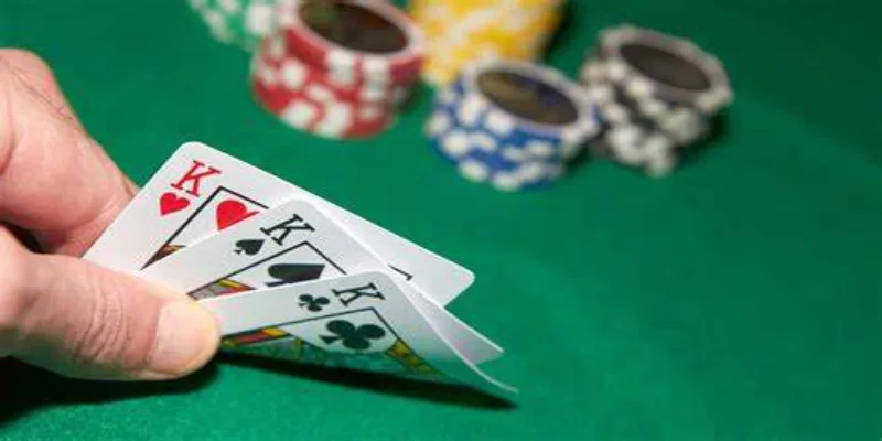 Bài ba lá quốc tế còn được gọi là 3 cây hoặc bài cào rất phổ biến
